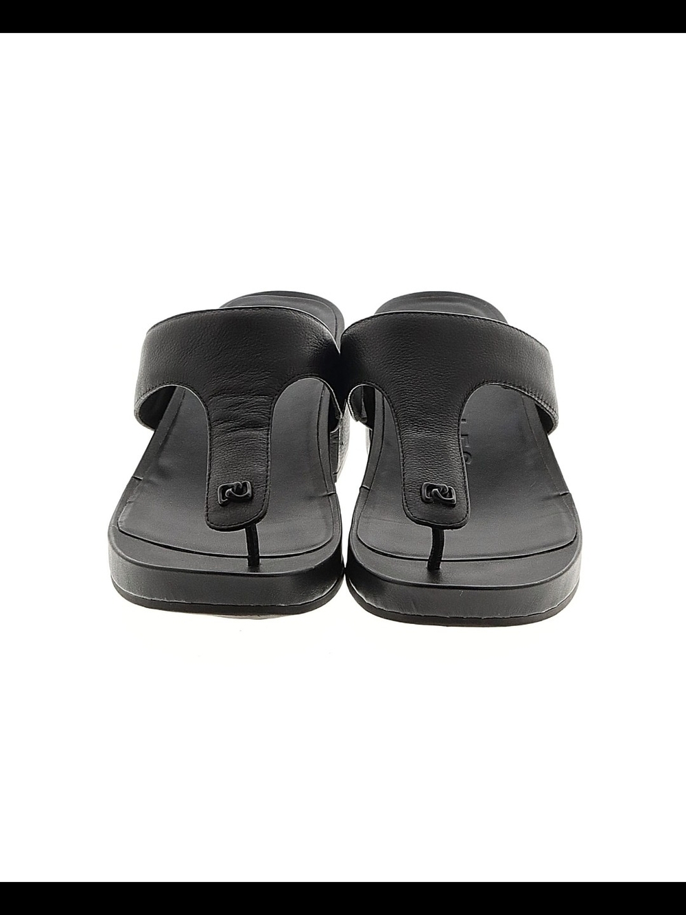 AEROSOLES Black Leather Toe-Post Sandals